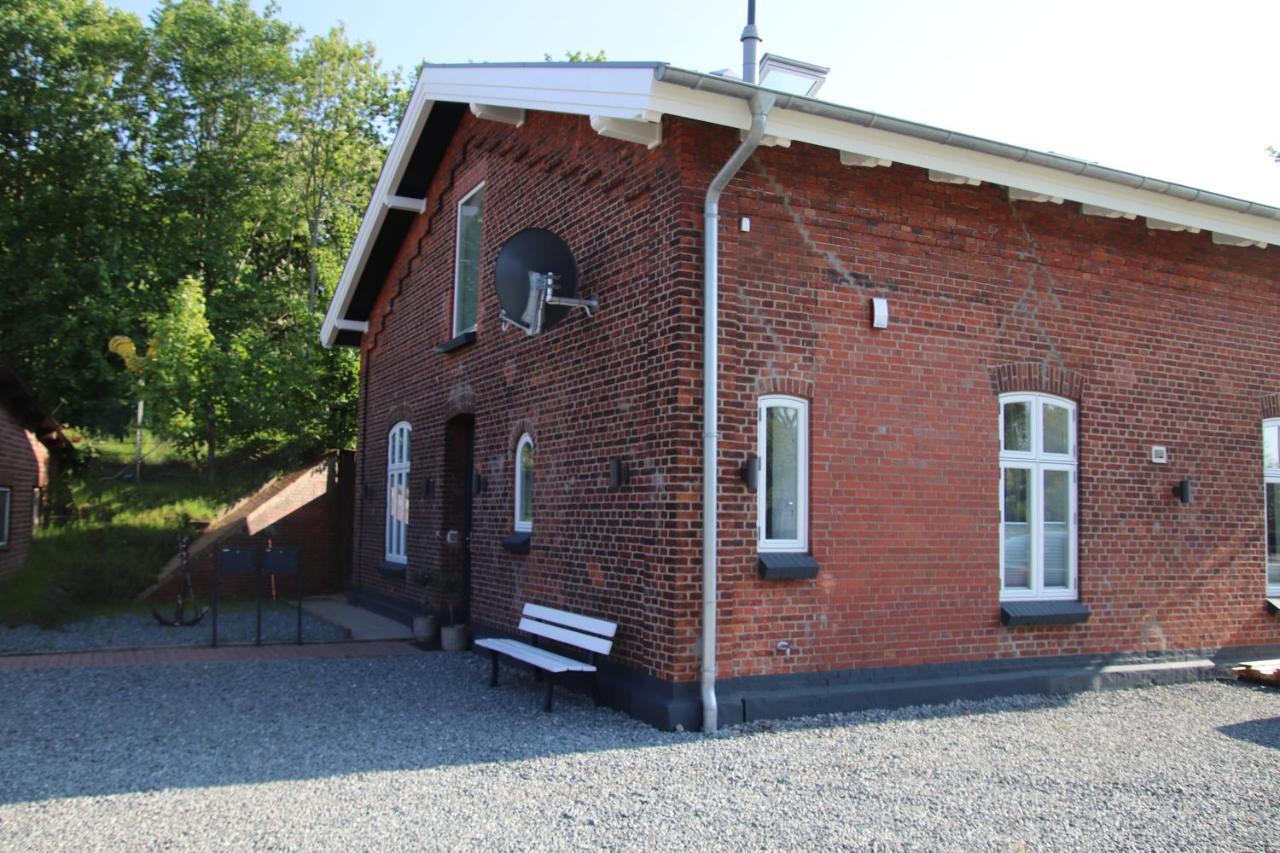 Altes Bahnhofsvorsteherhaus Wohnung Unten Husum  Extérieur photo